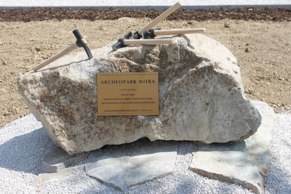Úvod slávností Nitra, milá Nitra s nádychom histórie, poklepali základný kameň archeoparku + fotografie