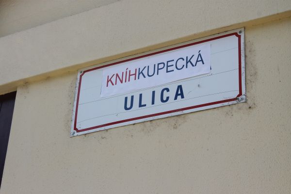 Nitriansky štvrtok patril knihám, konala sa akcia Zmeníme Kupeckú na Kníhkupeckú + fotografie