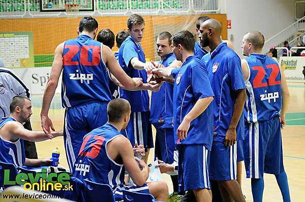 Nitrianski basketbalisti si z Levíc priviezli povinné víťazstvo